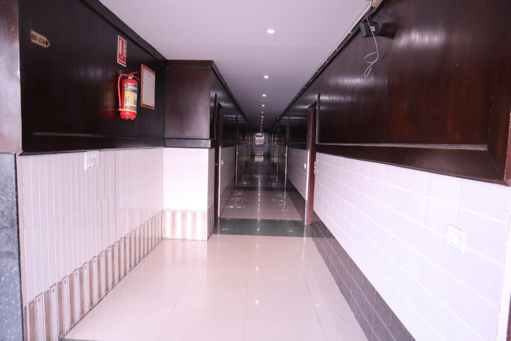 Millennium Plaza Hotel Kammasandra Ngoại thất bức ảnh