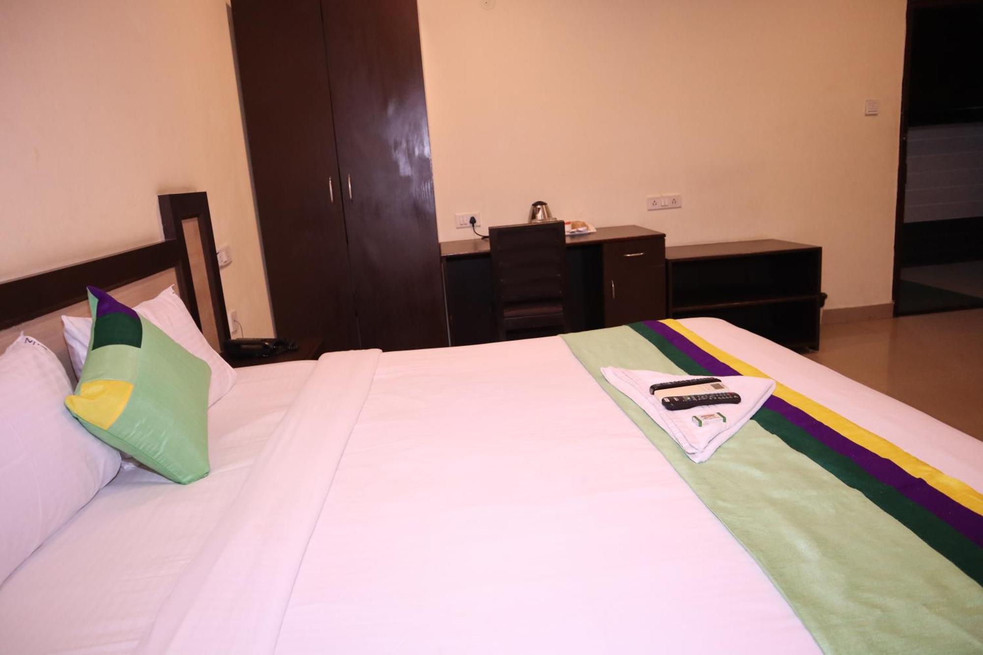 Millennium Plaza Hotel Kammasandra Ngoại thất bức ảnh